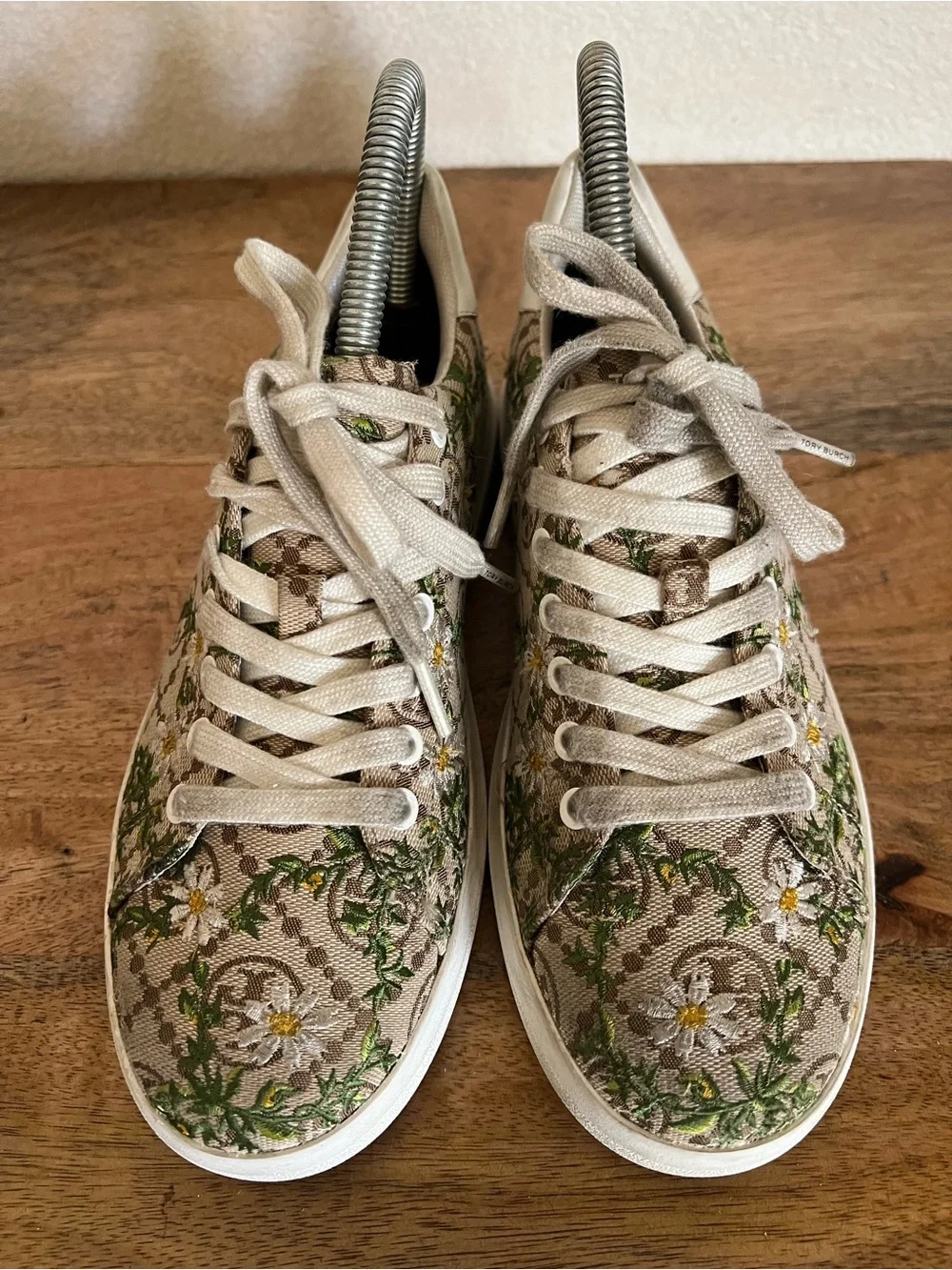 Tory Burch Howell T Monogram Daisy Floral Embroidered Canvas Sneakers Size 6.5 M